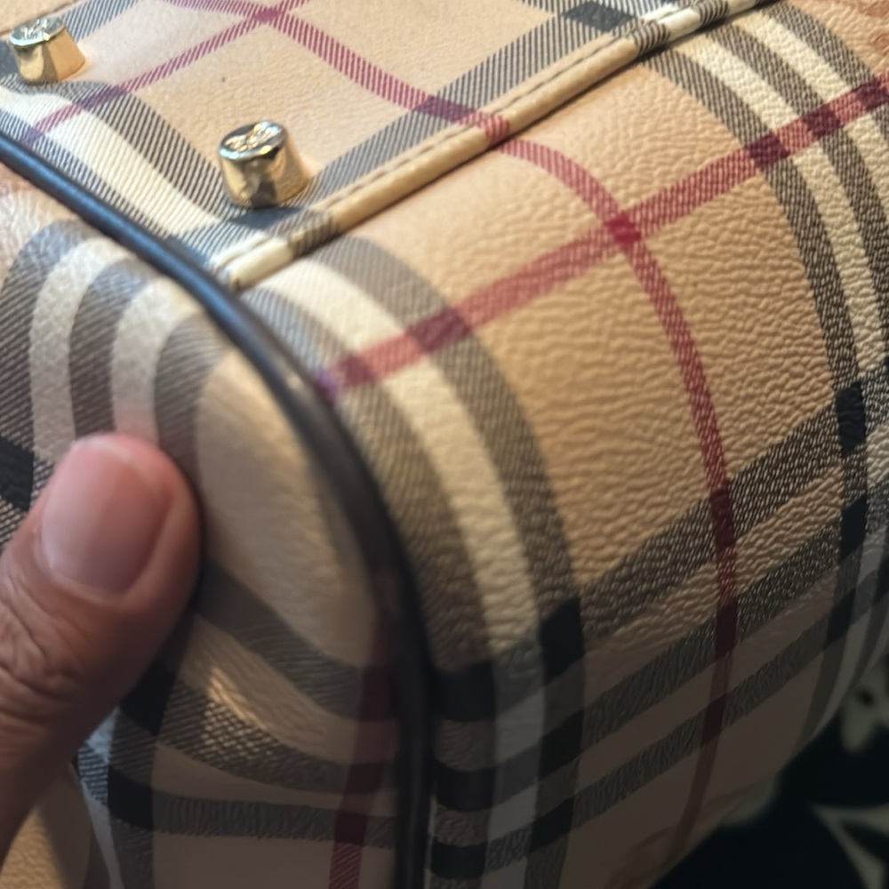 Burberry Cream and Black Tote Bag with Iconic Design - Picture 8 of 10